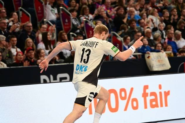 11.01.2026 xkhx ZAG Arena Hannover Länderspiel der Deutschen Handball - Nationalmannschaft gegen Kroatien als Vorbereitung auf die Handball-EM 2026 Matthes Langhoff (GER) Jubel