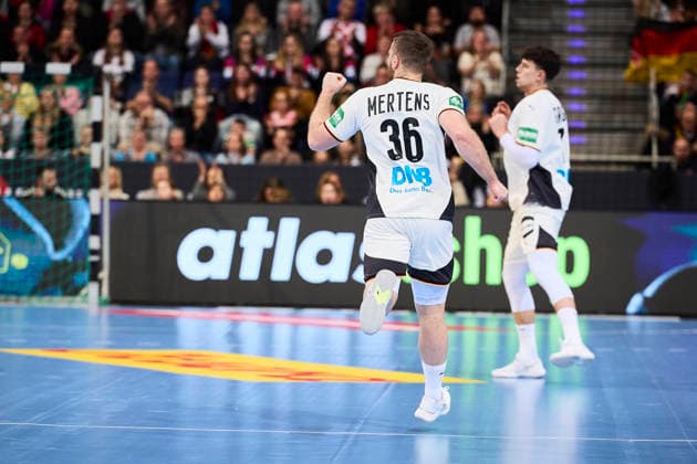 Handball-Herren-Laenderspiel - Deutschland - Kroatien am 11.01.2026, Tor für Deutschland durch Lukas Mertens ( 36 Deutschland) Hannover ZAG arena Niedersachsen Deutschland