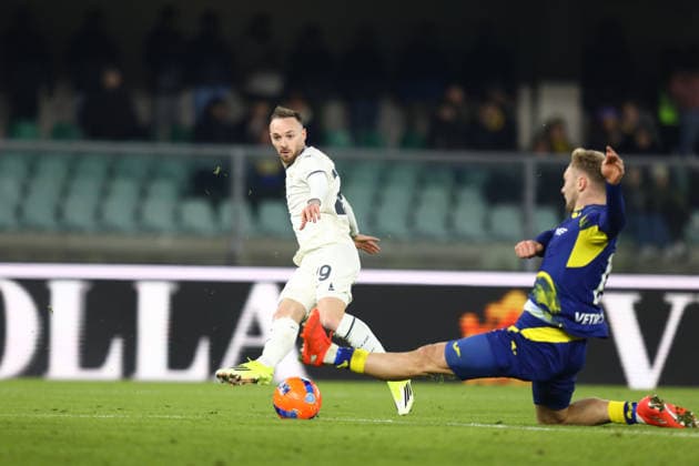 January 11, 2026, Verona, Veneto, Italy: MANUEL LAZZARI 29 of Lazio provokes an own goal by VICTOR NELSSON 15 of Hellas Verona on Matchday 20 of 38 of the Serie A 2025 26 between HELLAS VERONA and LAZIO at the Bentegodi Stadium in Verona, Italy Verona Italy - ZUMAc179 20260111_zep_c179_040 Copyright: xMickaelxChavetx