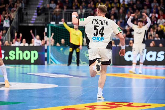 Handball-Herren-Laenderspiel - Deutschland - Kroatien am 11.01.2026, Tor für Deutschland durch Justus Fischer ( 54 Deutschland) Hannover ZAG arena Niedersachsen Deutschland