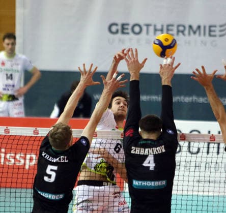 in der Mitte Mark RURA (Giesen), He-Volleyball, 1. BL,25 26, TSV Haching Muenchen vs Helios Gizzlys Giesen, , Geothermie Arena, Unterhaching, 11.01.26 Copyright: WolfgangxFehrmann