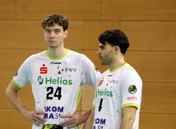 nach der Niederlage, von links Austin WILMOT (Giesen),Miguel SINFRONIO (Giesen), He-Volleyball, 1. BL,25 26, TSV Haching Muenchen vs Helios Gizzlys Giesen, , Geothermie Arena, Unterhaching, 11.01.26 Copyright: WolfgangxFehrmann