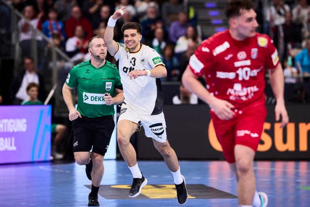 Handball-Herren-Laenderspiel - Deutschland - Kroatien am 11.01.2026, Tor für Deutschland durch Renars Uscins ( 23 Deutschland) Hannover ZAG arena Niedersachsen Deutschland