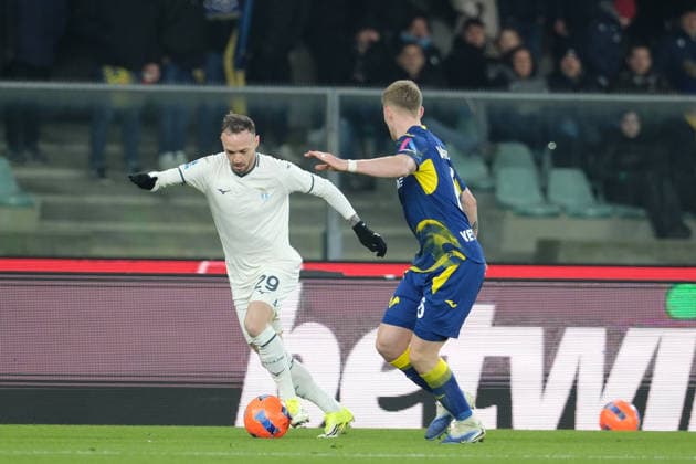 Hellas Verona FC v SS Lazio - Serie A Manuel Lazzari of SS Lazio participates in the soccer match between Hellas Verona FC and SS Lazio, MD20 of the Serie A Enilive Italian soccer championship 2025 2026 at Marcantonio Bentegodi Stadium in Verona, Italy, on January 11, 2026. Verona Italy  Copyright: xRobertoxTommasinix originalFilename:tommasini-hellasve260111_npdTt.jpg