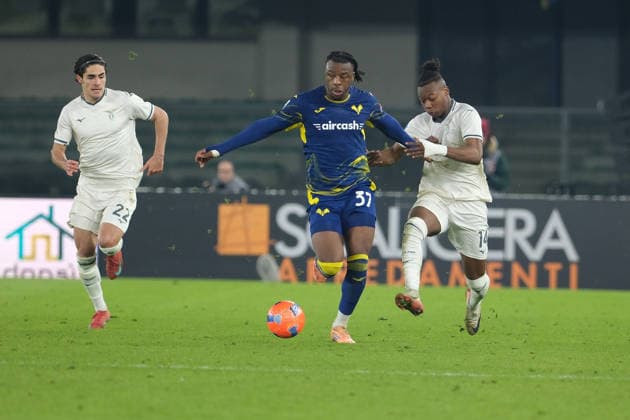 Hellas Verona FC v SS Lazio - Serie A Armel Bella-Kotchap of Hellas Verona FC follows Tijjani Noslin of SS Lazio during the soccer match between Hellas Verona FC and SS Lazio, MD20 of the Serie A Enilive Italian soccer championship 2025 2026 at Marcantonio Bentegodi Stadium in Verona, Italy, on January 11, 2026. Verona Italy  Copyright: xRobertoxTommasinix originalFilename:tommasini-hellasve260111_npmnh.jpg