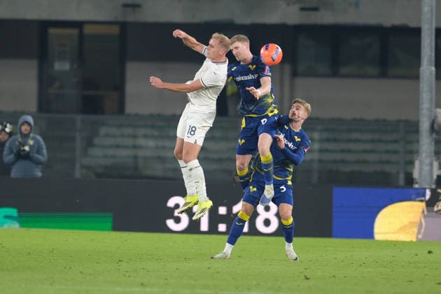 Hellas Verona FC v SS Lazio - Serie A Gustav Isaksen of SS Lazio and Victor Nelsson of Hellas Verona FC duel during the soccer match between Hellas Verona FC and SS Lazio, MD20 of the Serie A Enilive Italian soccer championship 2025 2026 at Marcantonio Bentegodi Stadium in Verona, Italy, on January 11, 2026. Verona Italy  Copyright: xRobertoxTommasinix originalFilename:tommasini-hellasve260111_npR1O.jpg