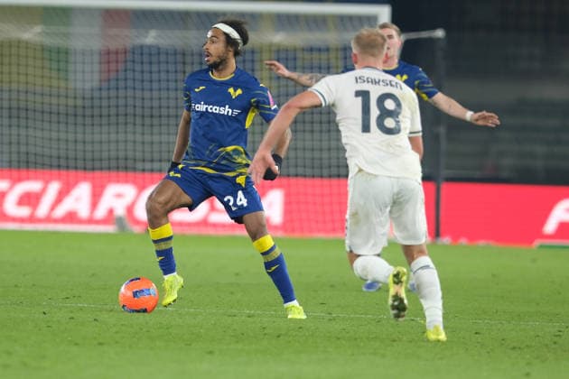 Hellas Verona FC v SS Lazio - Serie A Antoine Bernede of Hellas Verona FC carries the ball during the soccer match between Hellas Verona FC and SS Lazio, MD20 of Serie A Enilive Italian soccer championship 2025 2026 at Marcantonio Bentegodi Stadium in Verona, Italy, on January 11, 2026. Verona Italy  Copyright: xRobertoxTommasinix originalFilename:tommasini-hellasve260111_nptCf.jpg