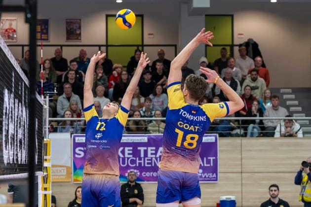 1.Volleyball Bundesliga -Saison 2025 2026 Cerebricks Volley Goats Mitteldeutschland vs.SVG Lüneburg Halle, Deutschland 11. Januar 2026: Im Bild:v.li.Paul Klimm (Bitterfeld) und Dax Tompkins (Bitterfeld) Halle Saale swh.Arena Sachsen-Anhalt Deutschland