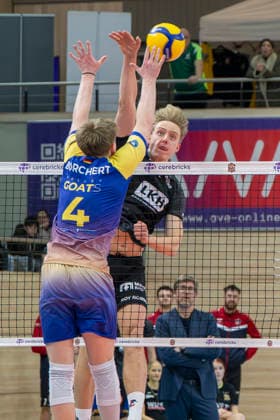 1.Volleyball Bundesliga -Saison 2025 2026 Cerebricks Volley Goats Mitteldeutschland vs.SVG Lüneburg Halle, Deutschland 11. Januar 2026: Im Bild:v.li.Tom Borchert (Bitterfeld) und Axel Valentin Enlund (Lueneburg) Halle Saale swh.Arena Sachsen-Anhalt Deutschland