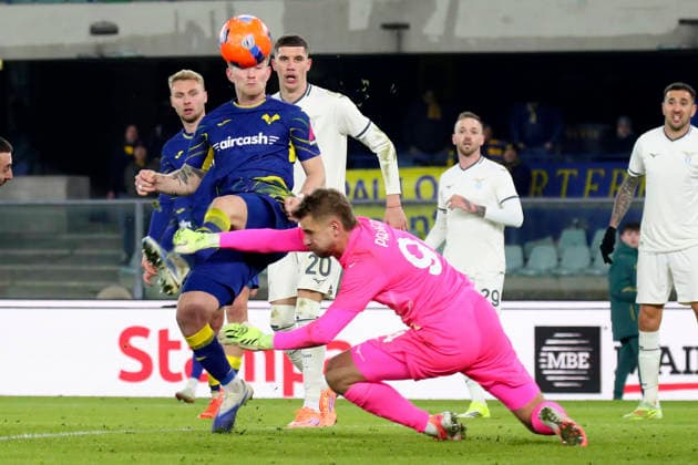 Lazio™s goalkeeper Ivan Provedel and Verona™s Victor Nelsson during the Serie A soccer match between Hellas Verona and Lazio at the Bentegodi Stadium in Verona, north west Italy - Sunday , January 11 , 2026. - Soccer .  Copyright: xPaolaxGarbuio Lapressex