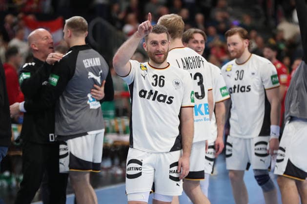 11.01.2026, xgox, Handball, Länderspiel, Deutschland - Kroatien v.l. Lukas Mertens (Deutschland, 36) Jubel ueber den Sieg, Jubel nach Spielende Hannover