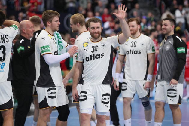 11.01.2026, xgox, Handball, Länderspiel, Deutschland - Kroatien v.l. Lukas Mertens (Deutschland, 36) Jubel ueber den Sieg, Jubel nach Spielende Hannover