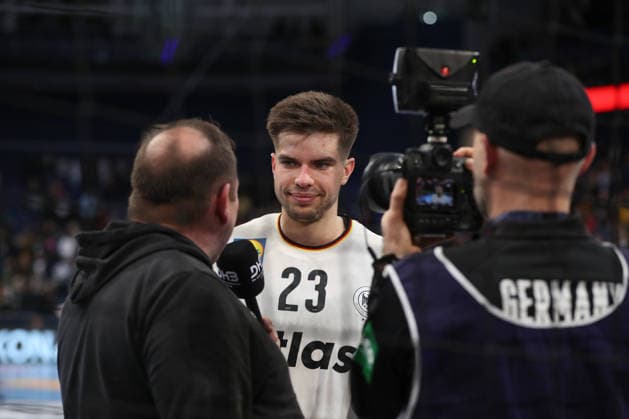 11.01.2026, xgox, Handball, Länderspiel, Deutschland - Kroatien v.l. Renars Uscins (Deutschland, 23 im Interview Hannover