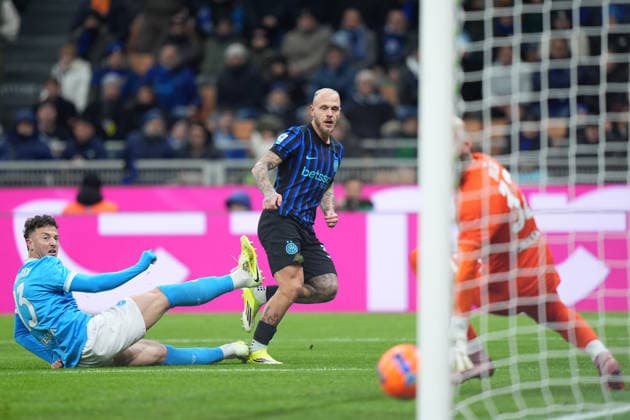 Inter Milan™s Federico Dimarco scores 1-0 during the Serie A soccer match between Inter and Napoli at the San Siro Stadium in Milan , north Italy - Sunday , January 11 , 2026. - Soccer .  Copyright: xSpada LaPressex