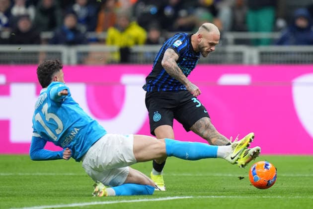 Inter Milan™s Federico Dimarco scores 1-0 during the Serie A soccer match between Inter and Napoli at the San Siro Stadium in Milan , north Italy - Sunday , January 11 , 2026. - Soccer .  Copyright: xSpada LaPressex