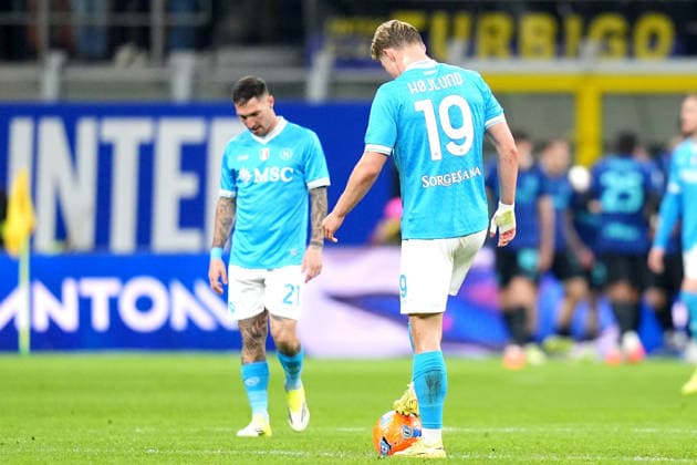 Napoli™s Rasmus Hojlund , Napoli™s Matteo Politano during the Serie A soccer match between Inter and Napoli at the San Siro Stadium in Milan , north Italy - Sunday , January 11 , 2026. - Soccer .  Copyright: xSpada LaPressex