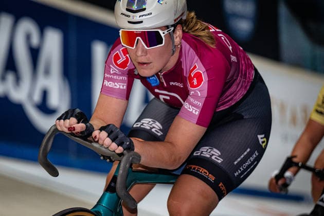 SELVA Francesca: Sixdays Bremen 2026 Team 5 - SELVA Francesca ( GER ) - Red Querformat - quer - horizontal - Landscape - Event Veranstaltung: Sixdays Bremen 2026 - Category Kategorie: Cycling - Track cycling, Rad, Radsport, Bahnrad, Bahn Sixdays - Elite Women - Location Ort: Europe Germany - Bremen - ÖVB Arena - Discipline: Points Race - Distance: ... m - Date Datum: 11.01.2026 Sunday Day 3 -