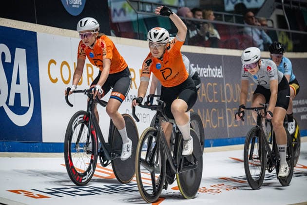 JÄHRIG Fabienne, SIMON Jette: Sixdays Bremen 2026 Team 4 - JÄHRIG Fabienne ( GER ) - Black - SIMON Jette ( GER ) - Red Querformat - quer - horizontal - Landscape - Event Veranstaltung: Sixdays Bremen 2026 - Category Kategorie: Cycling - Track cycling, Rad, Radsport, Bahnrad, Bahn Sixdays - Elite Women - Location Ort: Europe Germany - Bremen - ÖVB Arena - Discipline: Teampresentation - Distance: ... m - Date Datum: 11.01.2026 Sunday Day 3 -