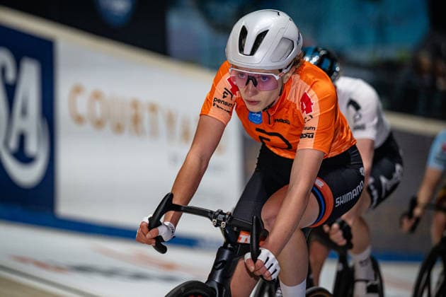 SIMON Jette: Sixdays Bremen 2026 Team 4 - SIMON Jette ( GER ) - Red Querformat - quer - horizontal - Landscape - Event Veranstaltung: Sixdays Bremen 2026 - Category Kategorie: Cycling - Track cycling, Rad, Radsport, Bahnrad, Bahn Sixdays - Elite Women - Location Ort: Europe Germany - Bremen - ÖVB Arena - Discipline: Points Race - Distance: ... m - Date Datum: 11.01.2026 Sunday Day 3 -