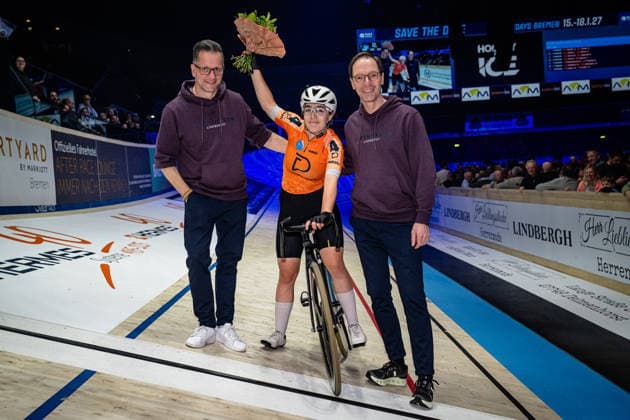 JÄHRIG Fabienne: Sixdays Bremen 2026 Team 4 - JÄHRIG Fabienne ( GER ) - Black Querformat - quer - horizontal - Landscape - Event Veranstaltung: Sixdays Bremen 2026 - Category Kategorie: Cycling - Track cycling, Rad, Radsport, Bahnrad, Bahn Sixdays - Elite Women - Location Ort: Europe Germany - Bremen - ÖVB Arena - Discipline: Elimination Race - Distance: ... m - Date Datum: 11.01.2026 Sunday Day 3 -