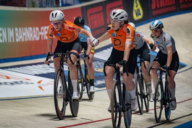 JÄHRIG Fabienne, SIMON Jette: Sixdays Bremen 2026 Team 4 - JÄHRIG Fabienne ( GER ) - Black - SIMON Jette ( GER ) - Red Querformat - quer - horizontal - Landscape - Event Veranstaltung: Sixdays Bremen 2026 - Category Kategorie: Cycling - Track cycling, Rad, Radsport, Bahnrad, Bahn Sixdays - Elite Women - Location Ort: Europe Germany - Bremen - ÖVB Arena - Discipline: Madison - Distance: ... m - Date Datum: 11.01.2026 Sunday Day 3 -