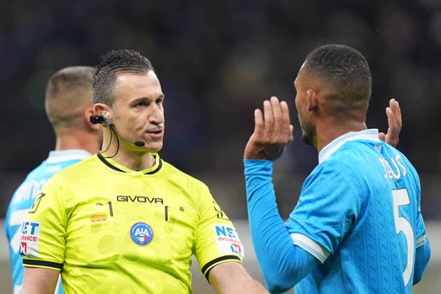 Doveri , referee , during the Serie A soccer match between Inter and Napoli at the San Siro Stadium in Milan , north Italy - Sunday , January 11 , 2026. - Soccer .  Copyright: xSpada LaPressex