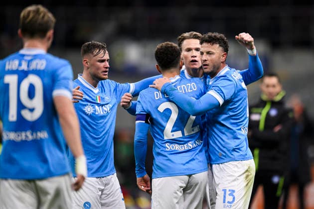 FC Internazionale v SSC Napoli - Serie A Scott McTominay of SSC Napoli celebrates with teammates after scoring a goal during the Serie A football match between FC Internazionale and SSC Napoli. Milan Italy Copyright: xNicolòxCampox