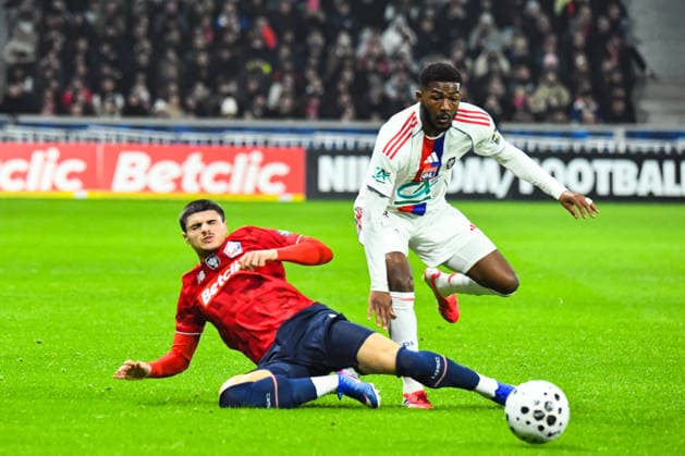 FOOTBALL : Lille OSC vs Olympique Lyonnais - Coupe de France - 16e de finale - 11 01 2026 Matias Fernandez-Pardo (Lille OSC) Ainsley Maitland-Niles (OL) Villeneuve d AscqFrance  Copyright: xBaptistexAutissierx
