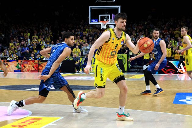 DEU, easyCredit BBL, ALBA vs. MLP Academics Heidelberg, 11.01.2026, Uber-Arena, Berlin, DEU, easyCredit BBL, ALBA vs. MLP Academics Heidelberg, im Bild JONAS MATTISSECK (ALBA Berlin 9), Kevin McClain (Heidelberg 3)