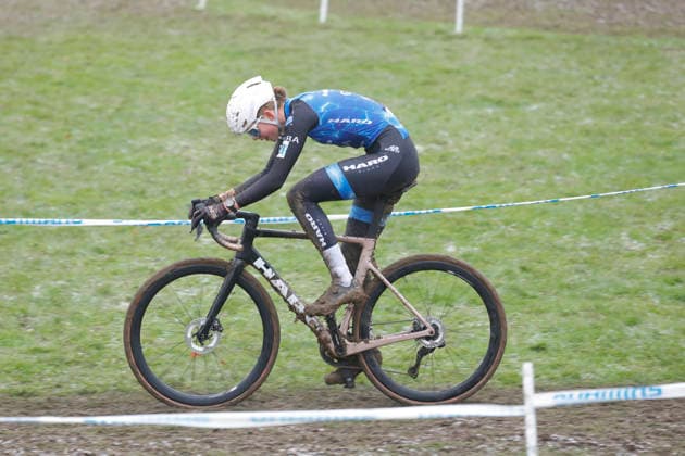 11.01.2026 Deutsche Meisterschaft Rad-Cross Bensheim Deutsche Radcross Meisterschaft 2026 hier Rennen U23w Bildmitte Kaija BUDDE (Nr 21 Bikes by Coreg) im Ziel Platz 2 Bensheim Hessen Deutschland