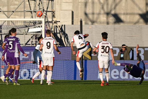 CALCIO - Serie A - ACF Fiorentina vs AC Milan Rolando Mandragora of AC Fiorentina shoots at goal during the match of 20th day of the Serie A Championship between A.C.Fiorentina and A.C.Milan at the Artemio Franchi Stadium on Jan 11, 2026 in Florence, Italy. during ACF Fiorentina vs AC Milan, Italian soccer Serie A match in Florence, Italy, January 11 2026 Florence Italy  Copyright: xIPAxSport ABACAx