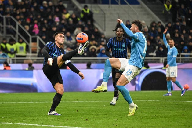 CALCIO - Serie A - Inter - FC Internazionale vs SSC Napoli Lautaro Matinez of Inter FC in action during the Italian Serie A football match between Inter FC and SSC Napoli on January 11th, 2026 at Giuseppe Meazza San Siro Siro stadium in Milan, Italy. Photo Tiziano Ballabio Milan Italy  Copyright: xIPAxSport ABACAx