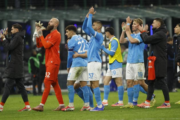 CALCIO - Serie A - Inter - FC Internazionale vs SSC Napoli SSC Napoli players treating the fans during the Italian Serie A, 2025 26 season, football match between FC Inter and SSC Napoli on 11 January 2026 at â?? Giueppe Meazza â?? Stadium, San Siro, Milan, Italy. Photo Nderim KACELI Milan Italy  Copyright: xIPAxSport ABACAx