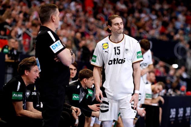GISLASON Alfred Trainer Team Deutschland mit KNORR Juri DHB Handball Laenderspiel Deutschland - Kroatien am 11.01.2026 in Hanover in der ZAG Arena Copyright: xLacixPerenyix