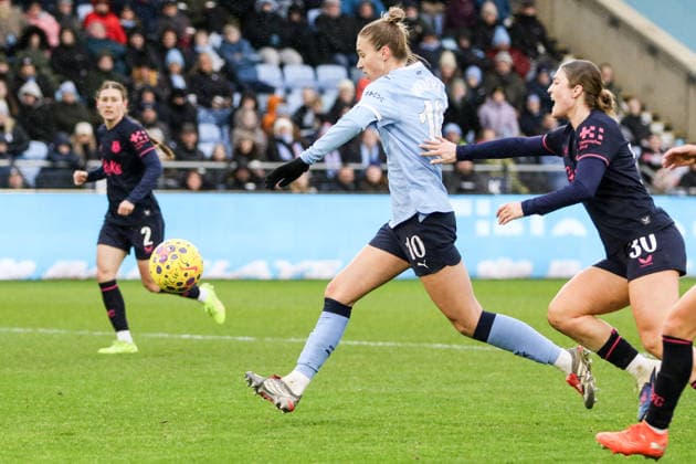 Vivianne Miedema (10 Manchester City Women) controls the ball during the Barclays Womens Super League match between Manchester City and Everton at Joie Stadium in Manchester, England on January 11th 2026 Copyright: xSeanxChandlerx xSPPx Sportspressphoto_SPR81106