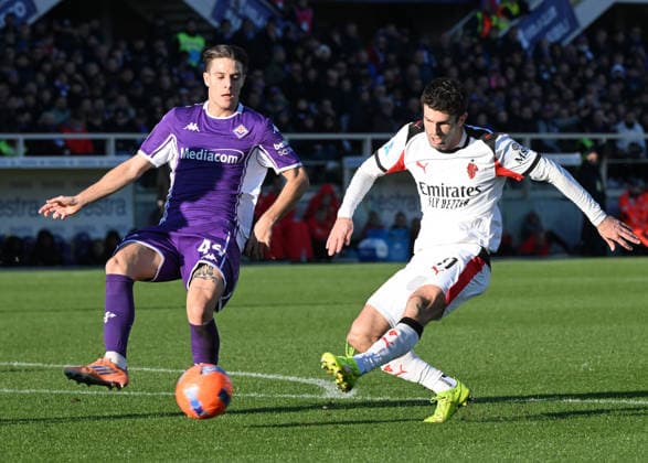 (260112) -- FLORENCE, Jan. 12, 2026 -- AC Milan s Christian Pulisic (R) vies with Fiorentina s Nicolo Fagioli during a Serie A football match between Fiorentina and AC Milan in Florence, Italy, Jan. 11, 2026. (Photo by Xinhua) (SP)ITALY-FLORENCE-FOOTBALL-SERIE A- FIORENTINA VS AC MILAN AlbertoxLingria 