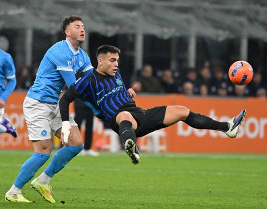 (260112) -- MILAN, Jan. 12, 2026 -- Inter Milan s Lautaro Martinez (R) vies with Napoli s Amir Rrahmani during a Serie A football match between Inter Milan and Napoli in Milan, Italy, Jan. 11, 2026. (Photo by Xinhua) (SP)ITALY-MILAN-FOOTBALL-SERIE A-INTER MILAN VS NAPOLI AlbertoxLingria 