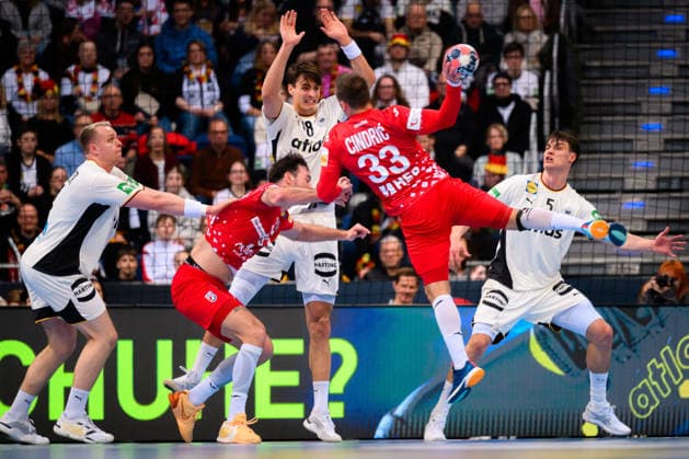 Hannover: Handball - Laenderspiel - Deutschland - Kroatien v.li. Justus Fischer (Deutschland), Veron Nacinovic (Kroatien), Julian Köster Koester (Deutschland), Luka Cindric (Kroatien), Miro Schluroff (Deutschland) Hannover ZAG Arena Nordrhein-Westfalen Deutschland