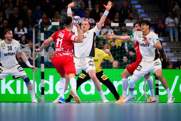 Hannover: Handball - Laenderspiel - Deutschland - Kroatien Zvonimir Srna (Kroatien), Justus Fischer (Deutschland), Julian Köster Koester (Deutschland) Hannover ZAG Arena Nordrhein-Westfalen Deutschland