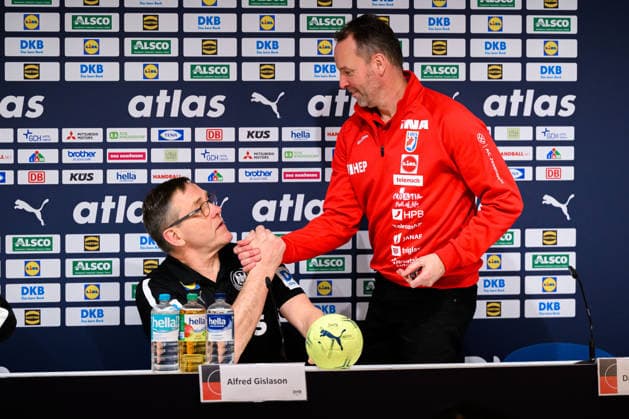 Hannover: Handball - Laenderspiel - Deutschland - Kroatien Trainer Alfred Gislason (Deutschland), Trainer Dagur Sigurdsson (Kroatien) Hannover ZAG Arena Nordrhein-Westfalen Deutschland