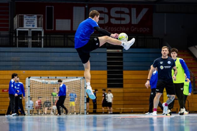 12.01.2026, GER, Handball, Maenner, Saison 25 26, Daikin 1.Bl, ThSV Eisenach Trainingsauftakt 2026 Der ThSV Eisenach steigt nach dem Jahreswechsel wieder in das Training ein. im Bild Vincent Buechner (ThSV Eisenach,74) 99817 Eisenach Werner-Assmann-Halle Am Sportp Thueringen Deutschland