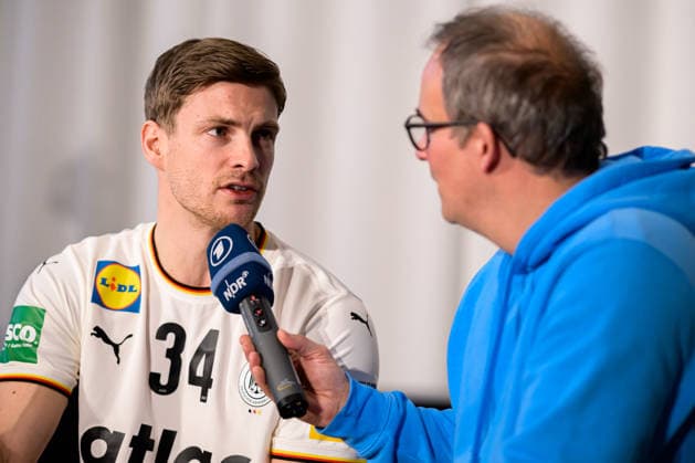 Hannover: Handball - EM 2026 - Deutschland - Pressekonferenz Rune Dahmke (Deutschland) im NDR Interview Hannover Deutschland