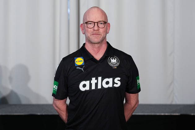 12.01.2026, xydrx, Handball, Portraittermin der Deutschen Nationalmannschaft in Hannover vor der EHF Euro 2026: Philip Luebke (Mannschaftsarzt) Niedersachsen Deutschland