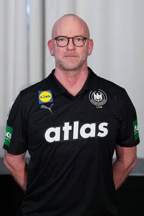 12.01.2026, xydrx, Handball, Portraittermin der Deutschen Nationalmannschaft in Hannover vor der EHF Euro 2026: Philip Luebke (Mannschaftsarzt) Niedersachsen Deutschland