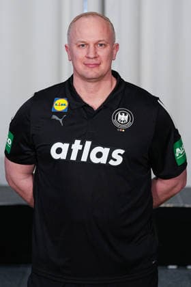 12.01.2026, xydrx, Handball, Portraittermin der Deutschen Nationalmannschaft in Hannover vor der EHF Euro 2026: Simon Overkamp (Bundestrainer Athletik) Niedersachsen Deutschland