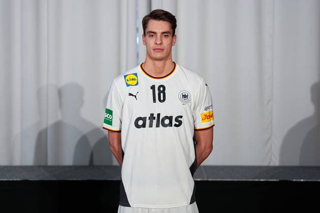 12.01.2026, xydrx, Handball, Portraittermin der Deutschen Nationalmannschaft in Hannover vor der EHF Euro 2026: Julian Koester Niedersachsen Deutschland