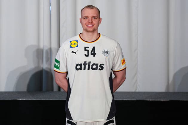 12.01.2026, xydrx, Handball, Portraittermin der Deutschen Nationalmannschaft in Hannover vor der EHF Euro 2026: Justus Fischer Niedersachsen Deutschland