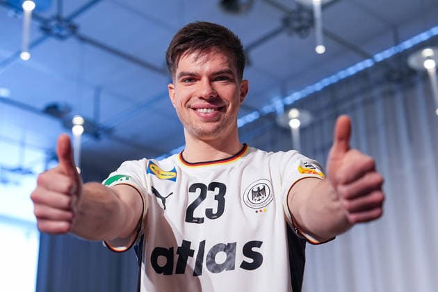 12.01.2026, xydrx, Handball, Portraittermin der Deutschen Nationalmannschaft in Hannover vor der EHF Euro 2026: Renars Uscins Niedersachsen Deutschland *** 12 01 2026, xydrx, handball, portrait session of the German national team in Hanover ahead of the EHF Euro 2026 Renars Uscins Lower Saxony Germany