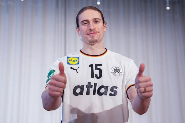 12.01.2026, xydrx, Handball, Portraittermin der Deutschen Nationalmannschaft in Hannover vor der EHF Euro 2026: Juri Knorr Niedersachsen Deutschland
