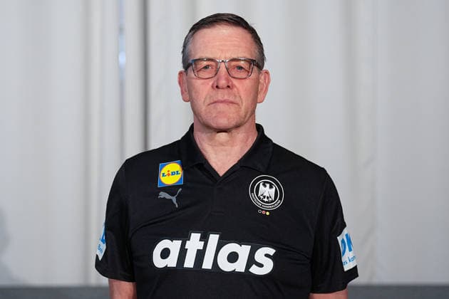 12.01.2026, xydrx, Handball, Portraittermin der Deutschen Nationalmannschaft in Hannover vor der EHF Euro 2026: Alfred Gislason (Cheftrainer Deutsche Handball Nationalmannschaft) Niedersachsen Deutschland